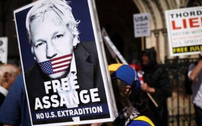 Hai cựu giám đốc của CIA từng lên kế hoạch ám sát ông Julian Assange. Ảnh: Reuters