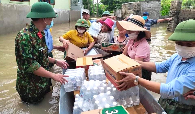 Lũ Nghệ An: Sau 4 ngày, nhiều hộ dân vẫn còn ngập trong nước, nhiều tài sản, hoa màu bị hư hỏng - Ảnh 1.