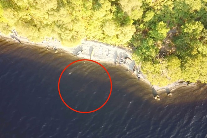 Tranh cãi về quái vật hồ Loch Ness trong hình ảnh lạ chụp từ trên cao - Ảnh 2.