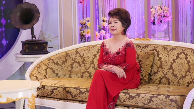 Danh ca Phương Dung: Chồng tôi bị mẹ vợ chửi giữa đường nhưng chỉ cúi đầu làm thinh - Ảnh 4. Danh ca Phương Dung: Chồng tôi bị mẹ vợ chửi giữa đường nhưng chỉ cúi đầu làm thinh - Ảnh 4.