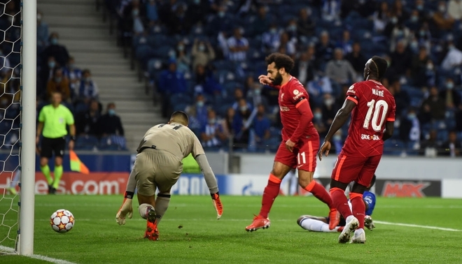 Tam tấu Salah - Mane - Firmino thay nhau lập công, Liverpool đại thắng 5-1 ở Champions League - Ảnh 7.