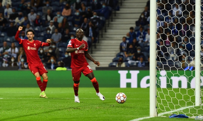 Tam tấu Salah - Mane - Firmino thay nhau lập công, Liverpool đại thắng 5-1 ở Champions League - Ảnh 10.