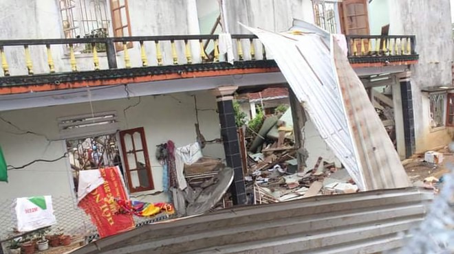 Hiện trường vụ nổ như bom ở Quảng Nam khiến căn nhà 2 tầng bị hất tung, thi thể nạn nhân không còn nguyên vẹn - Ảnh 5.