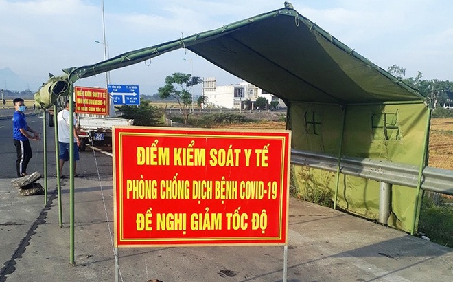 Một chốt kiểm soát dịch tại Hà Nội được dựng lên. Ảnh: KT.