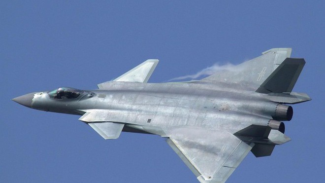 Truyền thông Trung Quốc đánh giá J-20 sánh ngang F-22, Mỹ nói chỉ như F-117A - Ảnh 1.