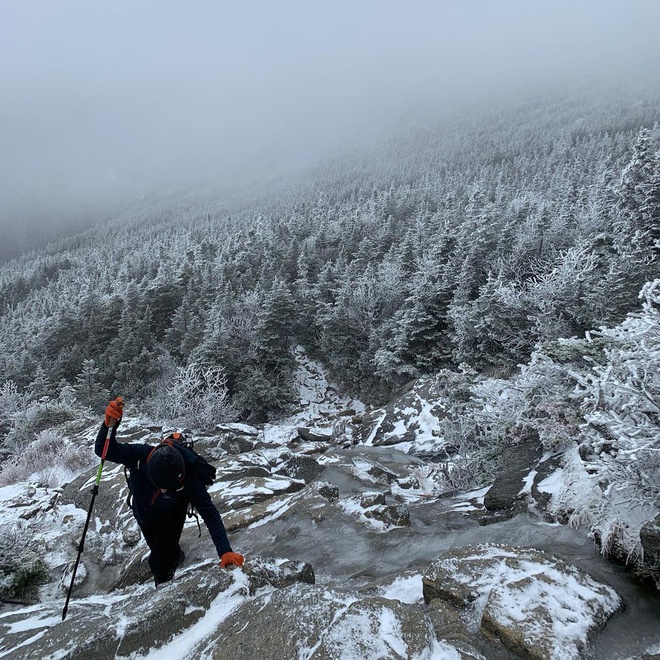 Vùng đất có thời tiết buốt giá, khắc nghiệt ngang đỉnh Everest - Ảnh 2.