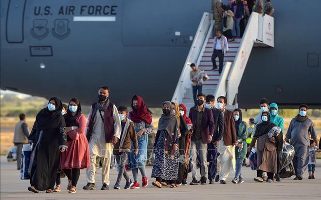 Máy bay quân sự của Mỹ đưa người tị nạn Afghanistan từ Kabul tới căn cứ hải quân Rota, Tây Ban Nha, ngày 31/8/2021. Ảnh: AFP/TTXVN