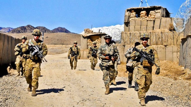 Lực lượng đặc nhiệm Anh ‘chạy trốn’ khỏi Afghanistan trong trang phục phụ nữ - Ảnh 1.