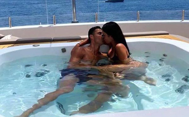 Georgina Rodriguez hạnh phúc bên CR7