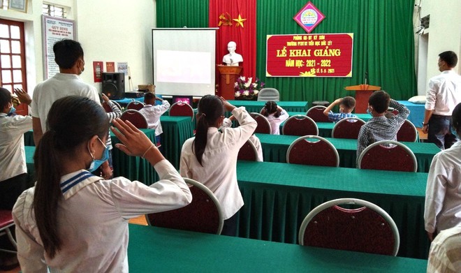 Hơn 1 triệu học sinh ở Xứ Nghệ đón khai giảng đặc biệt qua điện thoại và tivi - Ảnh 8.