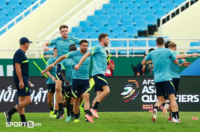 Hậu vệ Australia cao gần 2m là thách thức của tuyển Việt Nam - Ảnh 4.