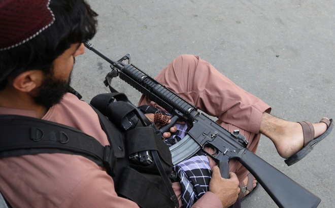 Một tay súng Taliban tại Kabul, Afghanistan, ngày 4/9. Ảnh: Reuters