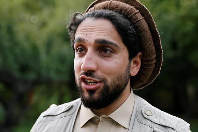 NÓNG: Taliban bất ngờ bị đánh úp - Quân đội bí ẩn tung trực thăng tấn công yểm trợ - Cờ trắng “tung bay” ở Đại sứ quán Mỹ tại Kabul - Ảnh 2.