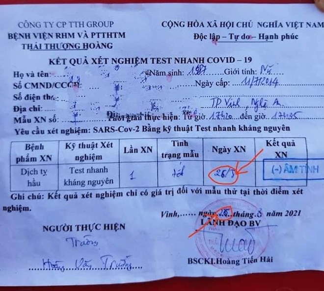 Nhiều nam, nữ tài xế thông chốt kiểm soát Covid-19 bằng cách sửa ngày trên giấy test nhanh - Ảnh 1.