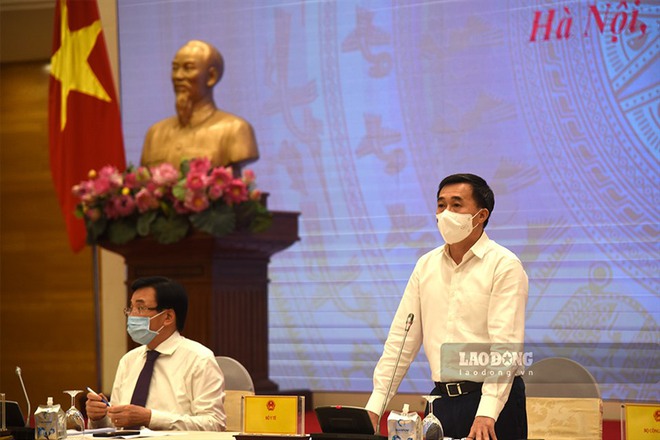 Việt Nam dự kiến tự chủ vaccine trong nước đầu năm 2022; Thái Lan mở lại quán ăn, tiệm cắt tóc như thế nào? - Ảnh 1.