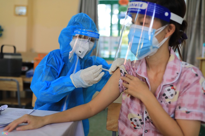 Chi phí xét nghiệm 8 triệu dân Hà Nội có thể mua được 6 triệu liều vắc xin.  - Ảnh 1.
