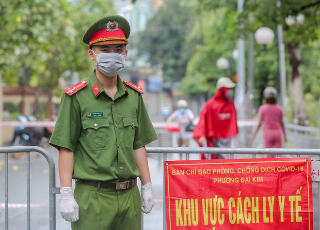 Hà Nội: Phát hiện thêm 4 ca mắc Covid-19; Lập nhiều chốt hàng rào ở chợ Đại Từ - Ảnh 2.