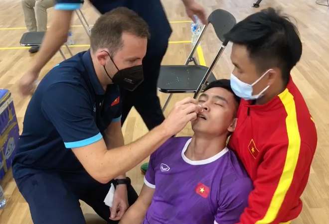 Tuyển thủ futsal Việt Nam đổ máu trong trận giao hữu trước thềm World Cup 2021 - Ảnh 2.