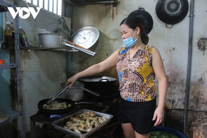 Quán ăn ở “vùng xanh” Hà Nội được mở lại, bán hàng mang về - Ảnh 8.