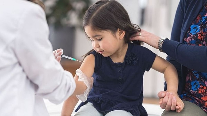 Việt Nam sẽ có thêm ít nhất 17 triệu liều vaccine trong tháng 9; Nhiều quốc gia xem xét vấn đề đạo đức khi tiêm vaccine Covid-19 cho trẻ em - Ảnh 1.