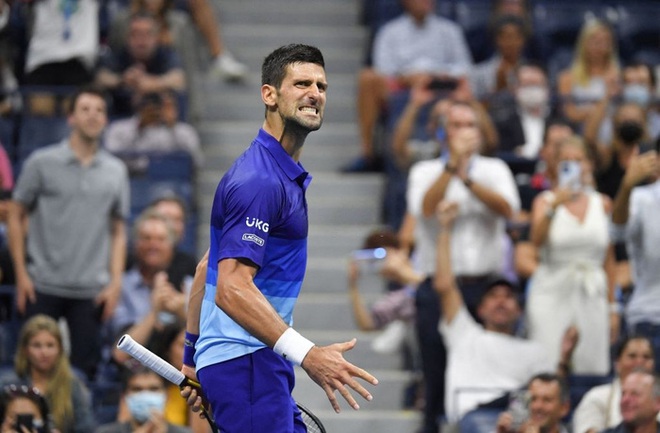 Liên tiếp bị la ó và gây nhiễu từ khán đài, Djokovic vẫn bản lĩnh ngược dòng vào bán kết US Open - Ảnh 1.