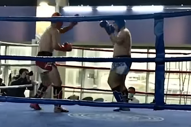 M&ocirc;n sinh Vịnh Xu&acirc;n thắng thuyết phục v&otilde; sĩ hạng nặng trong k&egrave;o đấu đặc biệt - Ảnh 2.