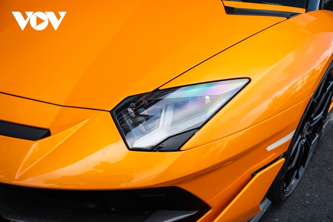 Ngắm siêu bò Lamborghini Aventador SVJ Roadster giá hơn 60 tỷ đồng tại Việt Nam - Ảnh 9. Ngắm siêu bò Lamborghini Aventador SVJ Roadster giá hơn 60 tỷ đồng tại Việt Nam - Ảnh 9.