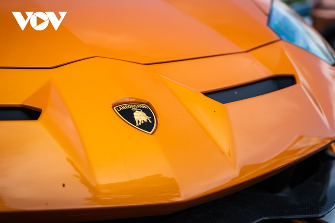 Ngắm siêu bò Lamborghini Aventador SVJ Roadster giá hơn 60 tỷ đồng tại Việt Nam - Ảnh 10. Ngắm siêu bò Lamborghini Aventador SVJ Roadster giá hơn 60 tỷ đồng tại Việt Nam - Ảnh 10.