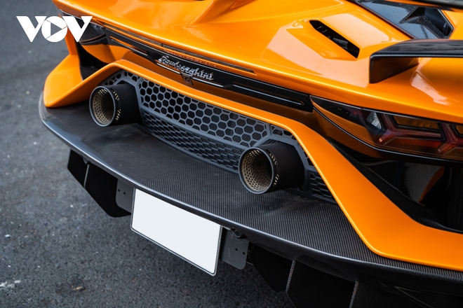 Ngắm siêu bò Lamborghini Aventador SVJ Roadster giá hơn 60 tỷ đồng tại Việt Nam - Ảnh 11. Ngắm siêu bò Lamborghini Aventador SVJ Roadster giá hơn 60 tỷ đồng tại Việt Nam - Ảnh 11.