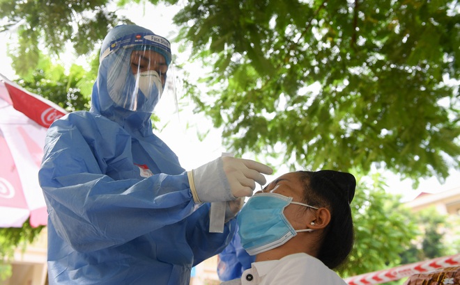 Xét nghiệm Covid-19 - Ảnh Việt Hùng.