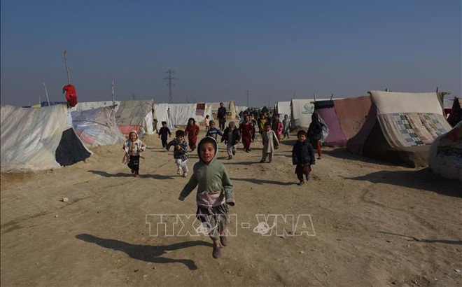 Trẻ em tại trại tị nạn ở Mazar-i-Sharif, tỉnh Balkh, Afghanistan, ngày 20/11/2021. Ảnh minh họa: THX/TTXVN