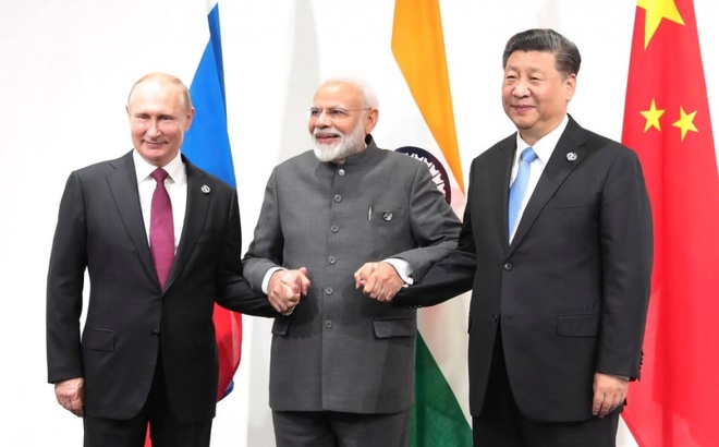 Tổng thống Nga Putin, Thủ tướng Ấn Độ Modi, và Chủ tịch Trung Quốc Tập bên lề thượng đỉnh G20. Ảnh: EPA.