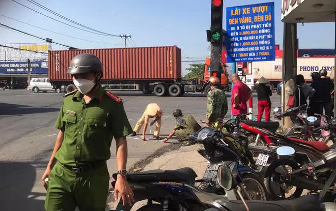 Thương tâm 2 bà cháu bị xe ben cuốn vào gầm, tử vong trên Quốc lộ 51 - Ảnh 1.