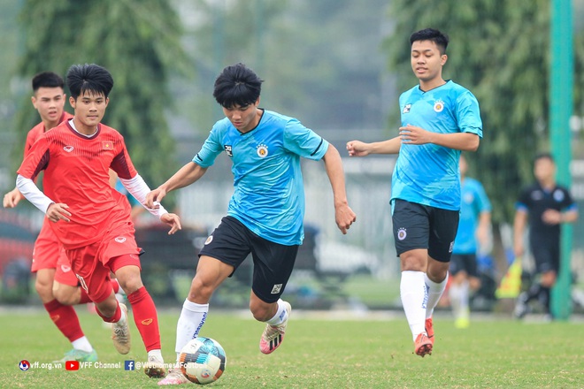 U17 Việt Nam sẽ tập huấn ở Đức, đá giao hữu với đội trẻ Dortmund - Ảnh 1.