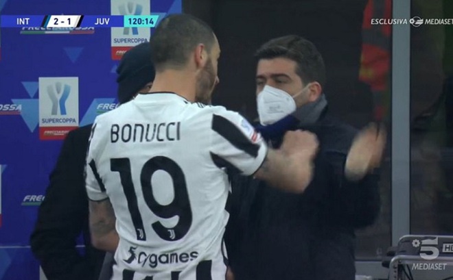 Bonucci xô xát với thư ký của Inter Milan sau bàn thua cay đắng