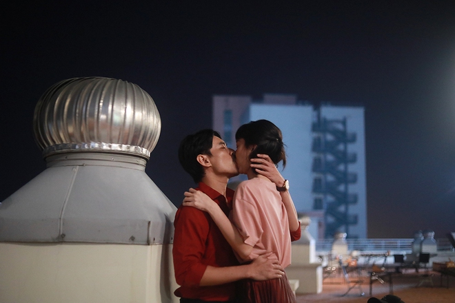 Thu Trang hôn đắm đuối Kiều Minh Tuấn trong phim Chìa khóa trăm tỷ - Ảnh 2.