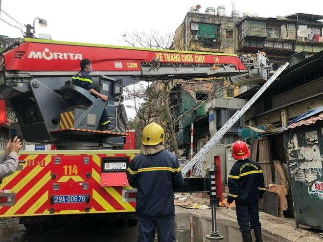 Từ vụ bé gái được cứu thoát trong vụ cháy nhà ở quận Hoàng Mai: Một số kỹ năng thoát hiểm cần trang bị  - Ảnh 2.