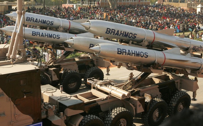 Tên lửa hành trình siêu thanh BrahMos. Ảnh: Reuters