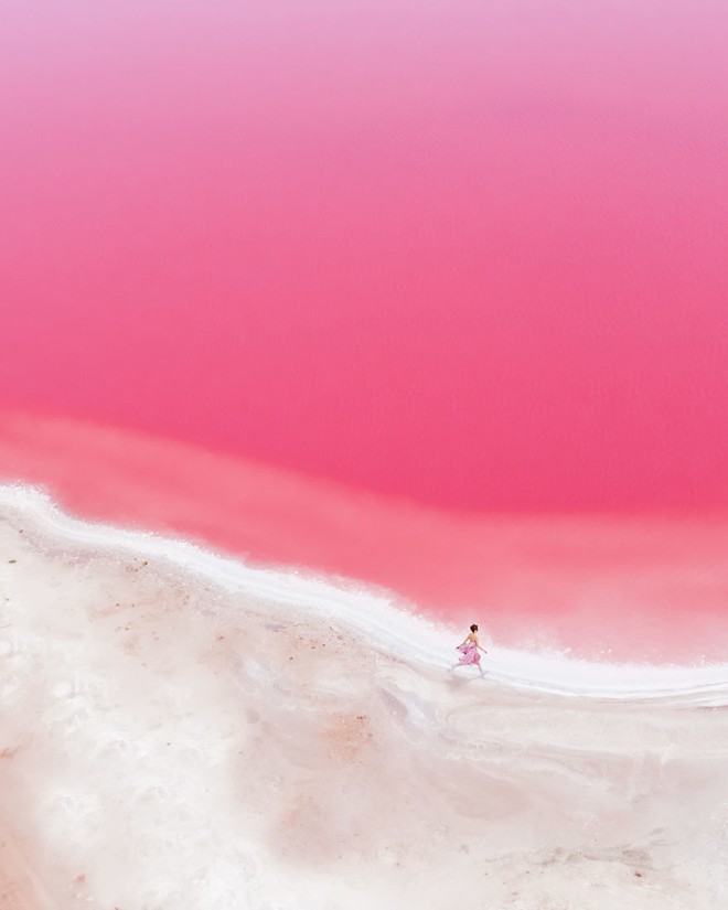 Hồ nước màu hồng kỳ diệu ở Australia - Ảnh 1.