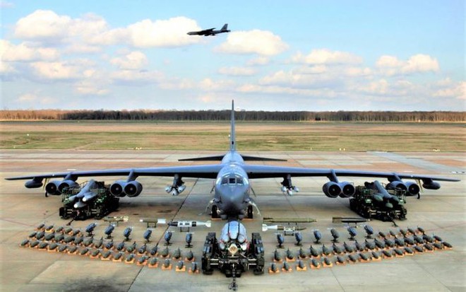 B-52 có thể tạo một bãi mìn trên biển từ khoảng cách gần 80 km - Ảnh 1.