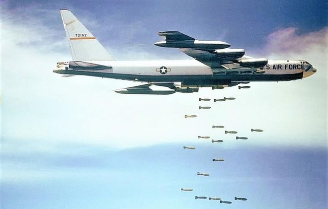 B-52 có thể tạo một bãi mìn trên biển từ khoảng cách gần 80 km - Ảnh 2.