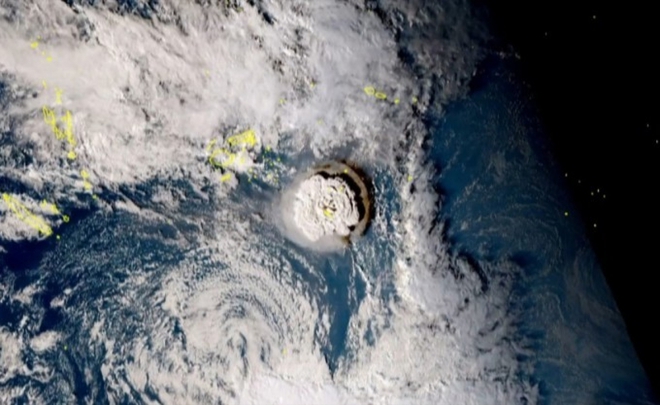 Australia hỗ trợ Tonga khắc phục thiệt hại vụ phun trào núi lửa - Ảnh 1.