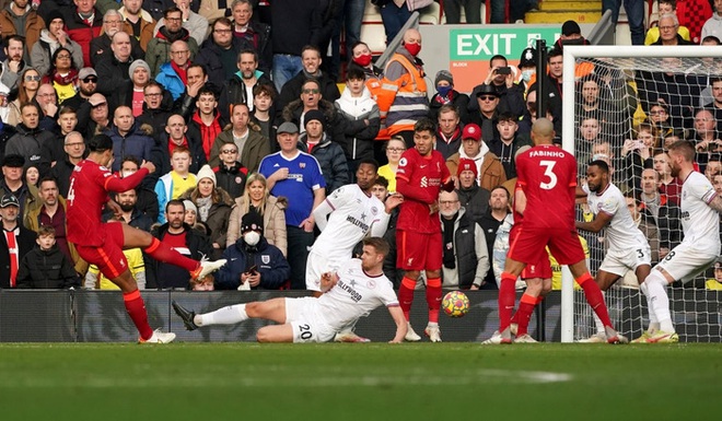 Sao Nhật Bản ghi bàn đúng ngày đặc biệt, Liverpool tạm quên Salah - Mane bằng chiến thắng đậm - Ảnh 4.