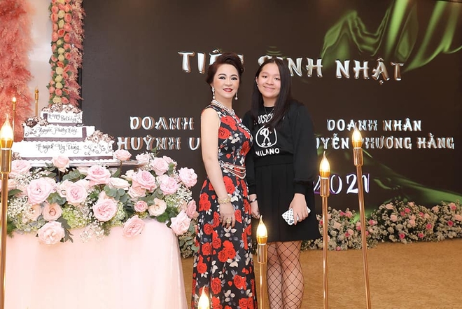 Bà Nguyễn Phương Hằng khoe căn biệt thự giá trăm tỷ của cô con gái 2k6 - Ảnh 4.