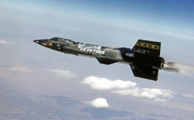 X-15 bay trên bang California của Mỹ. Ảnh: NASA.