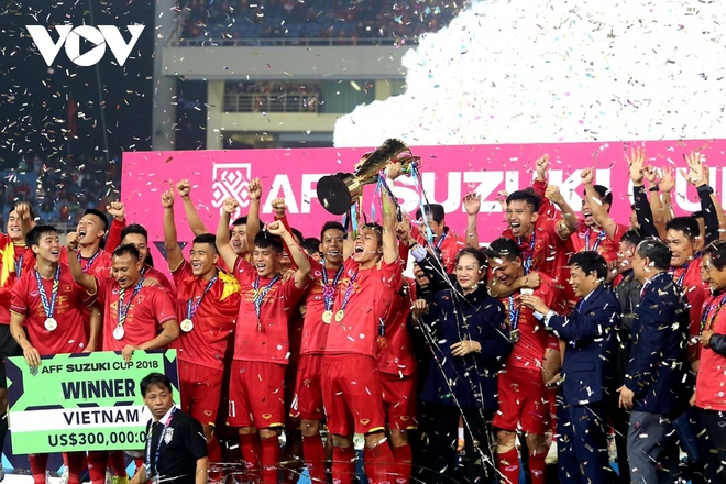 ĐT Thái Lan vô địch AFF Cup 2020 và nỗi trăn trở từ chu kỳ 10 năm của ĐT Việt Nam - Ảnh 3.