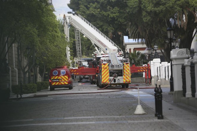  Hình ảnh Toà nhà Quốc hội Nam Phi chìm trong lửa ngùn ngụt  - Ảnh 4.