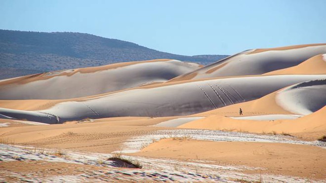 Tuyết rơi nhiều biến sa mạc Sahara thành xứ sở mùa đông - Ảnh 7.