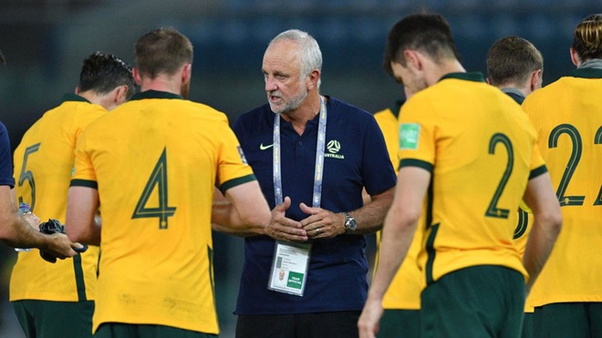 HLV tuyển Australia mắc Covid, đối diện nguy cơ ngồi ngoài ở trận gặp tuyển Việt Nam - Ảnh 1.