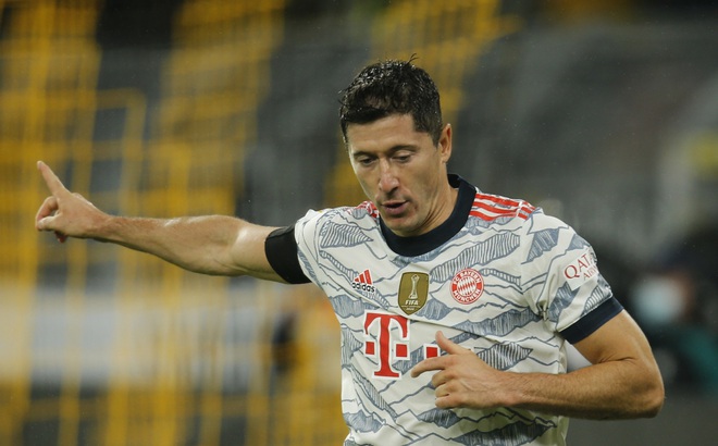 Lewandowski không ghi thêm bàn nhưng vẫn dẫn đầu cuộc đua đến danh hiệu Chiếc giày Vàng châu Âu 2021/2022. (Ảnh: Getty).